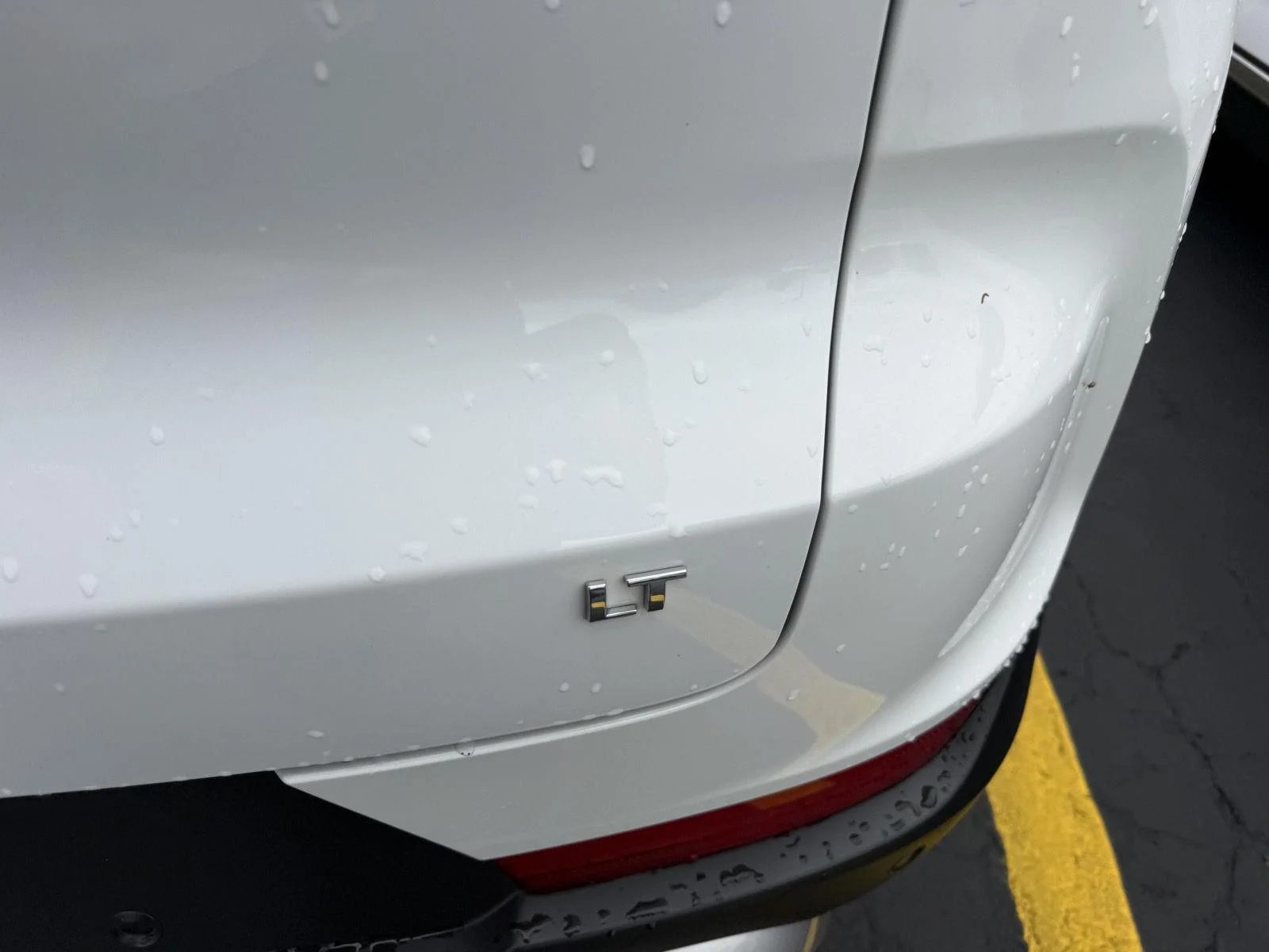 Used 2025 Summit White Chevrolet LT image 4