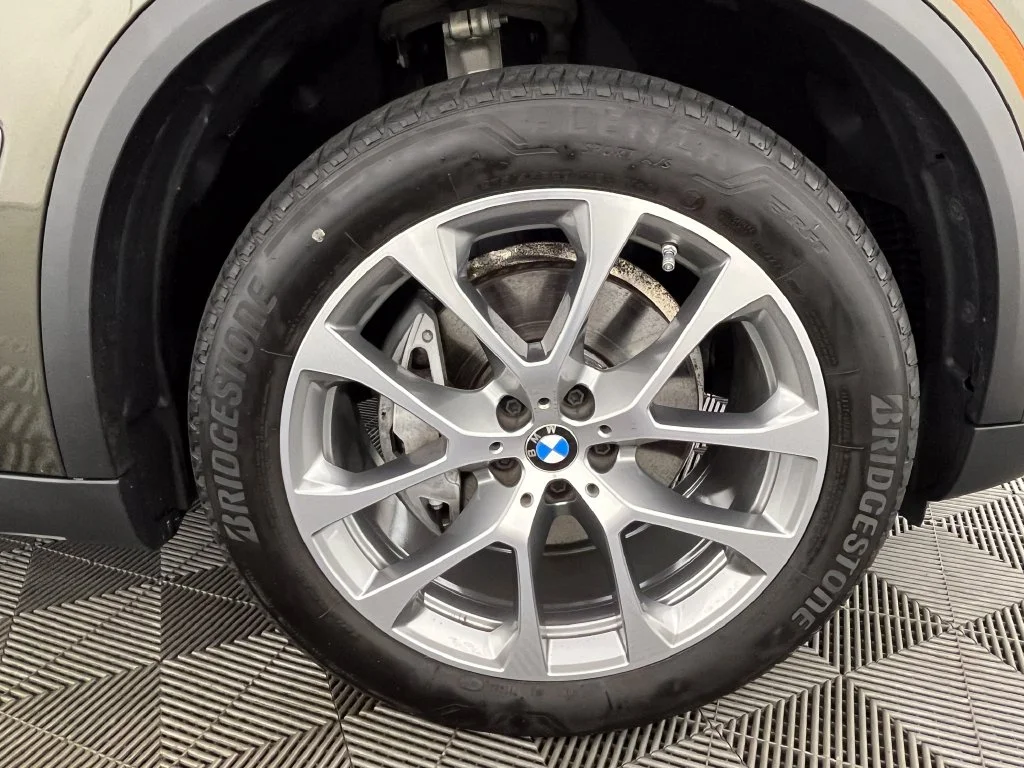 Certified Used 2025 Green Metallic BMW xDrive40i image 17