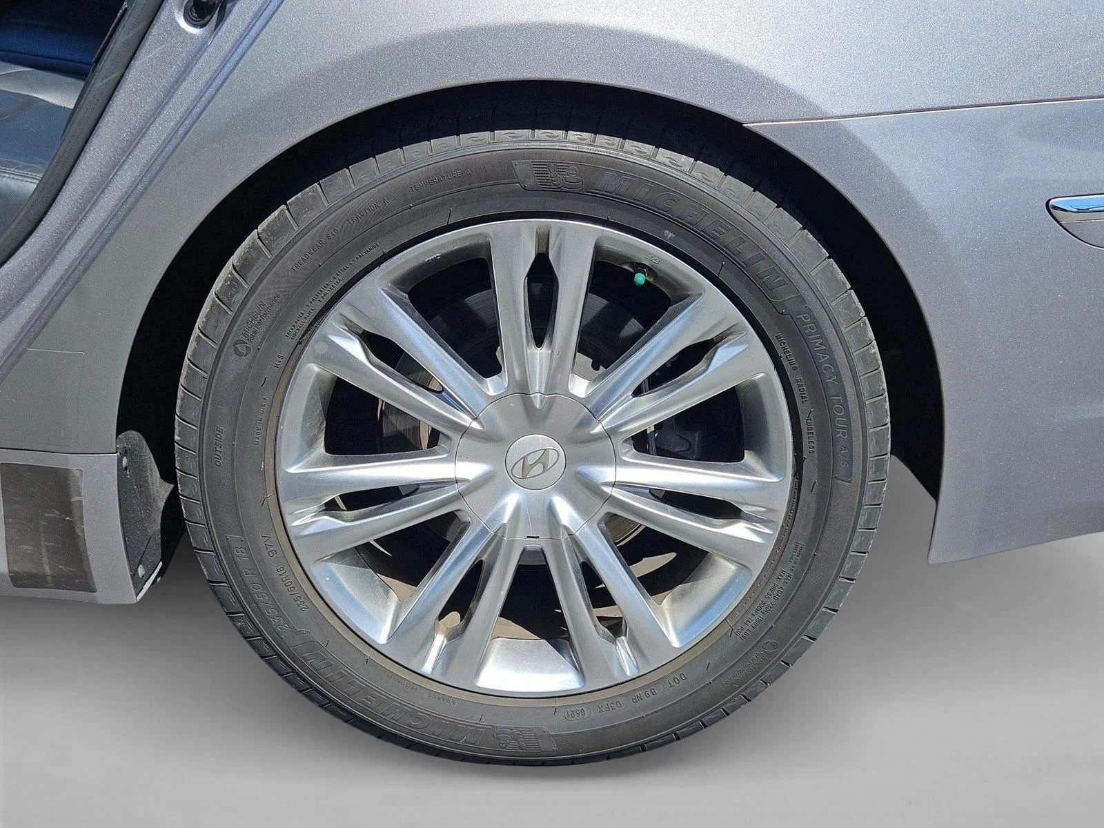 Used 2013 Titanium Gray Metallic Hyundai 3.8L image 23