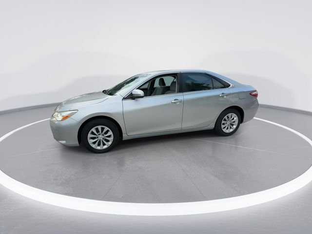 Used 2016 Silver Toyota LE image 4