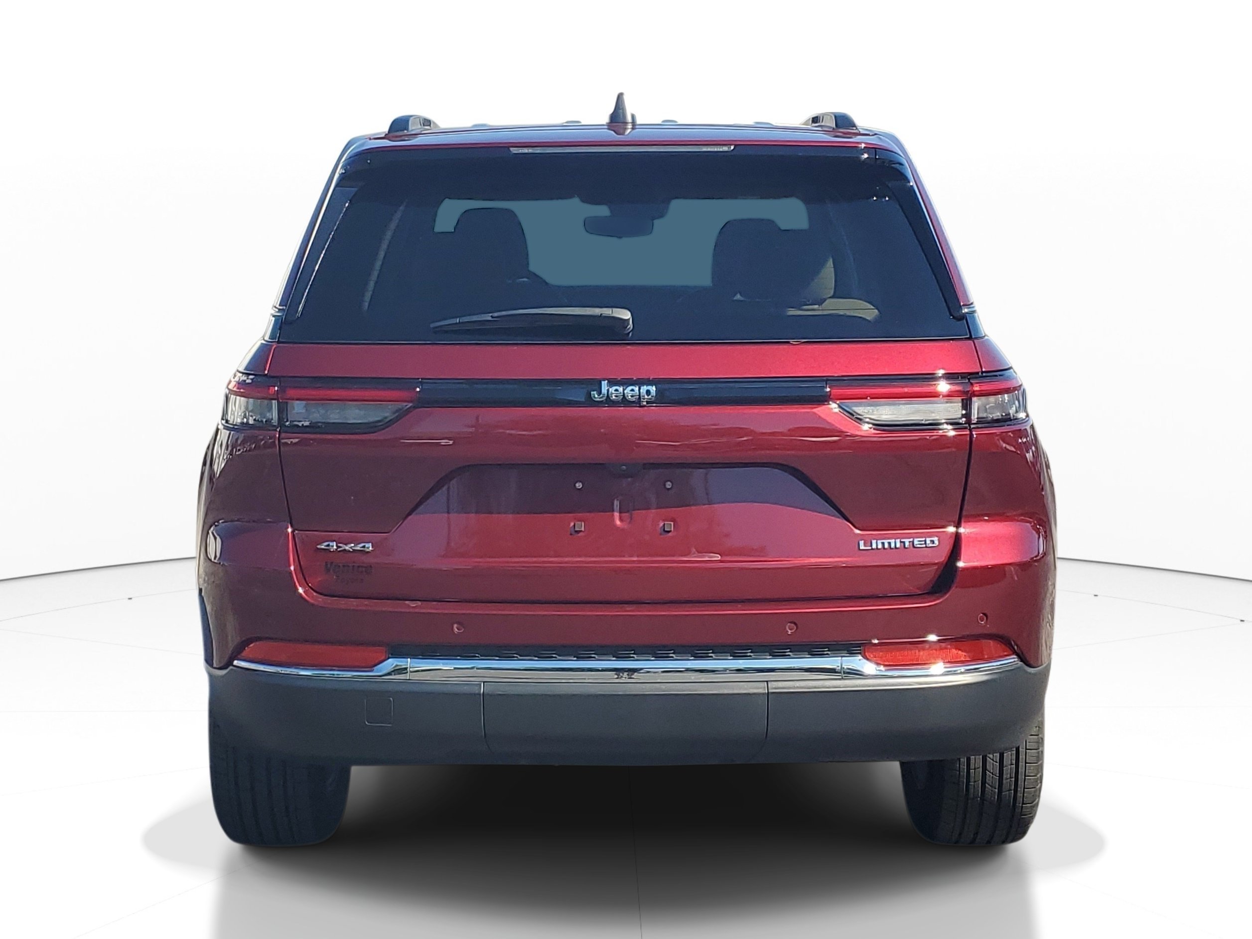 Used 2022 Velvet Red Pearlcoat Jeep Limited image 4