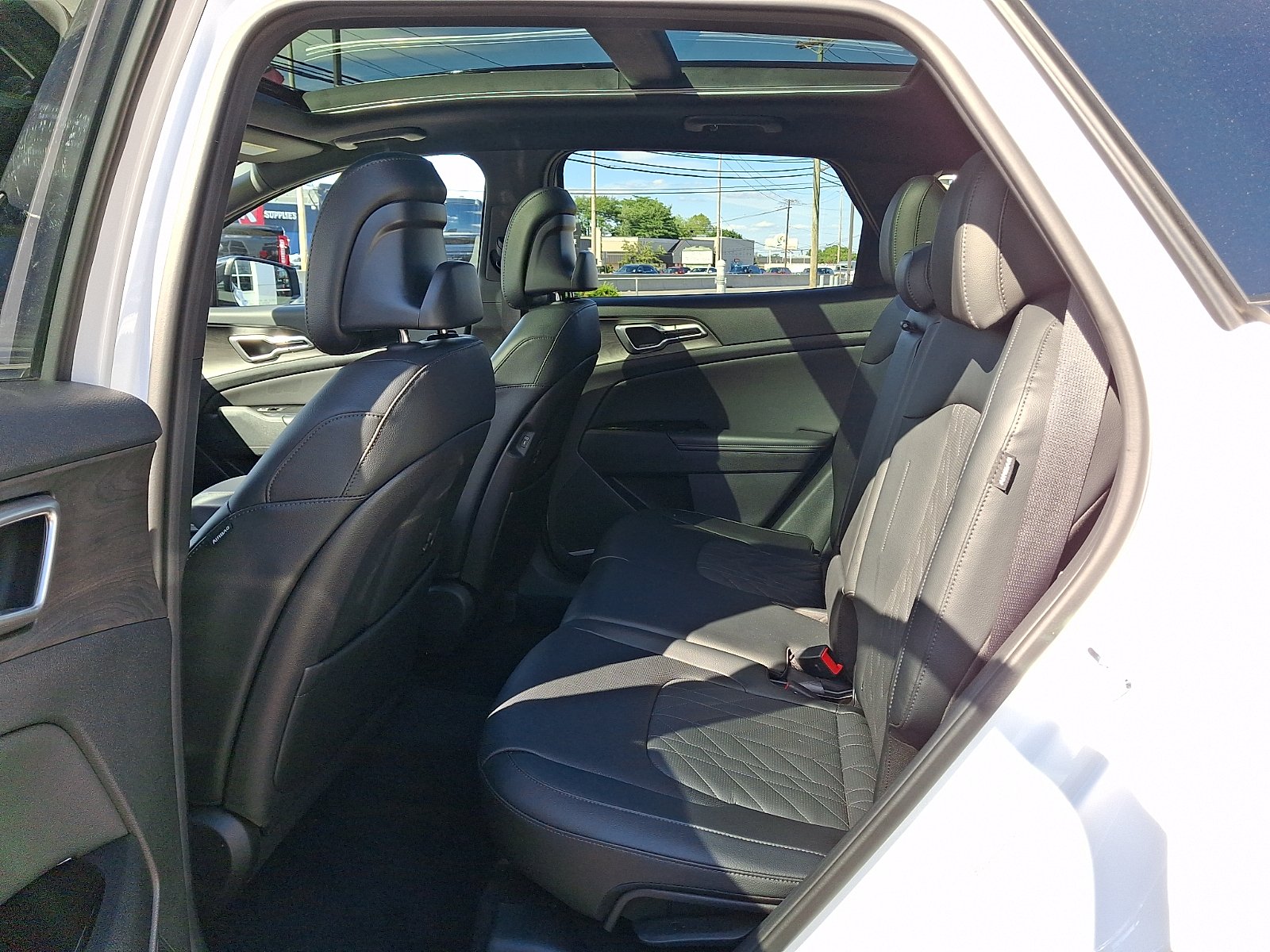 Used 2024 Glacial White Pearl - GWP Kia X-Line image 10