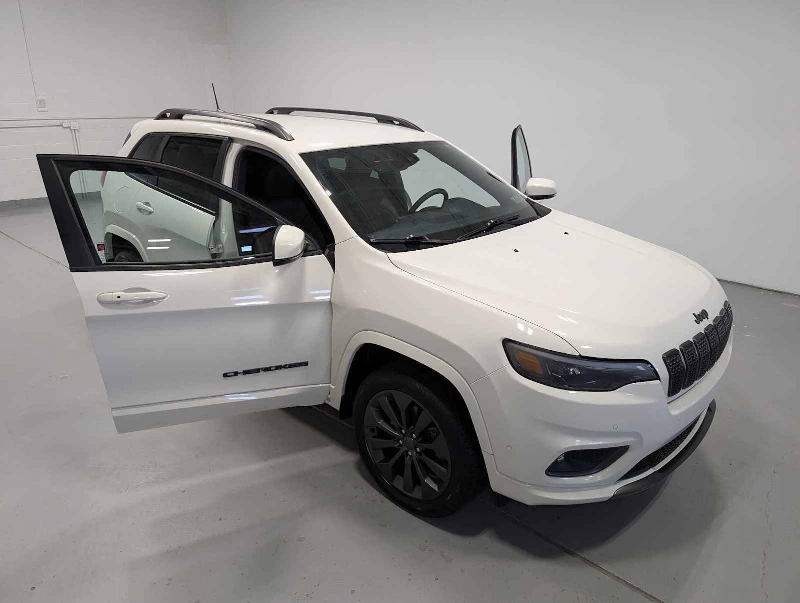 Used 2019 Pearl White Pearlcoat Jeep High Altitude image 16