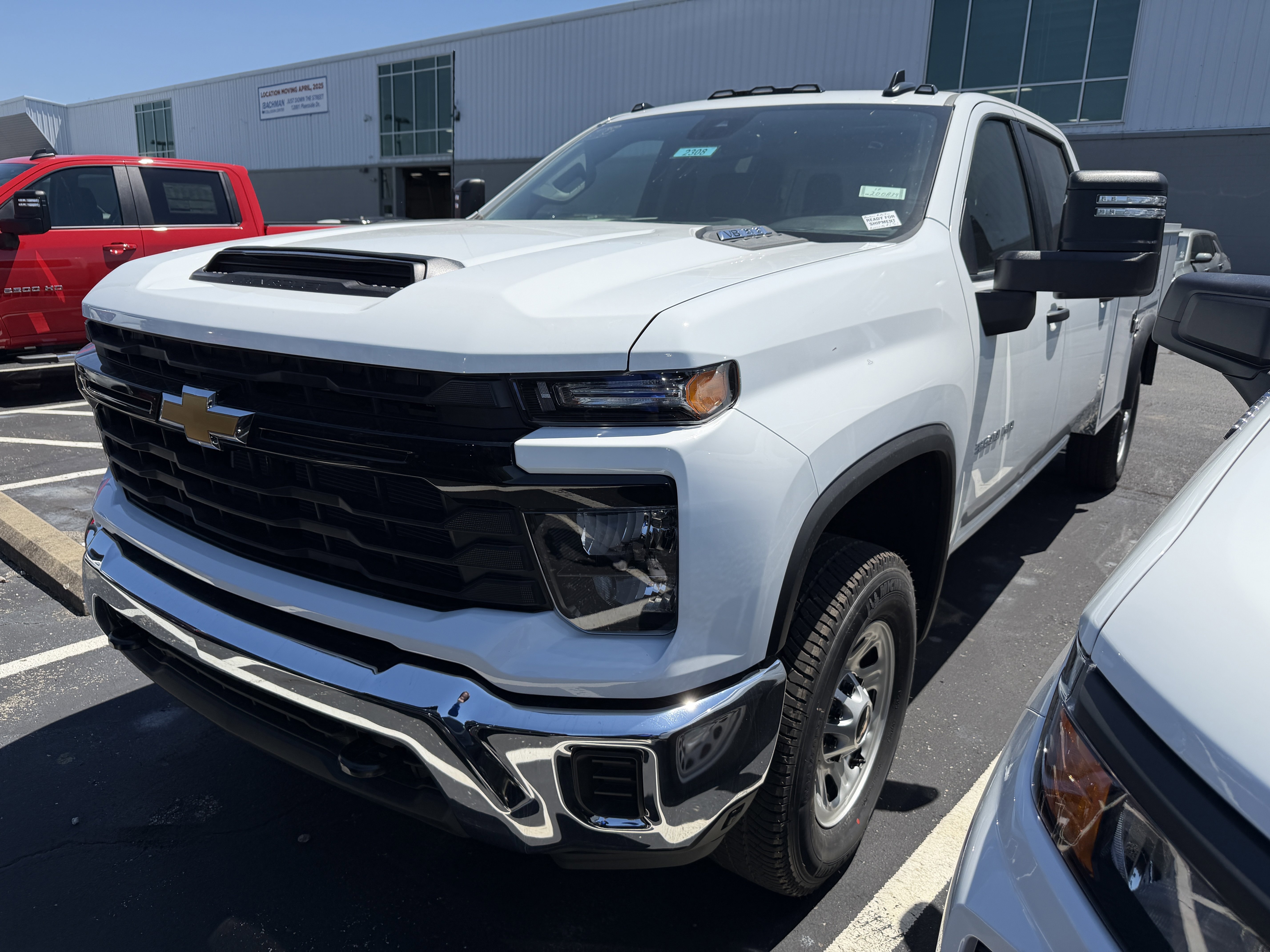 New 2026 Summit White Chevrolet WT image 4