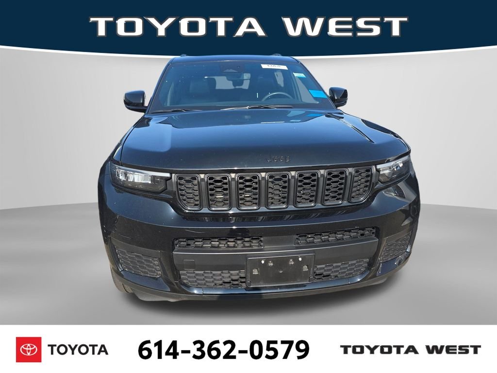 Used 2023 Black Jeep Altitude image 3
