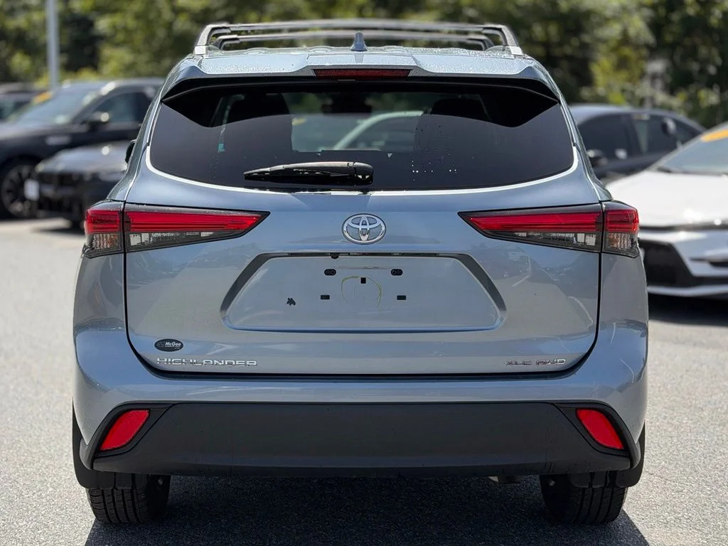 Used 2022  Toyota XLE image 4