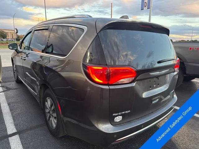 Used 2020 Gray Chrysler Limited image 5