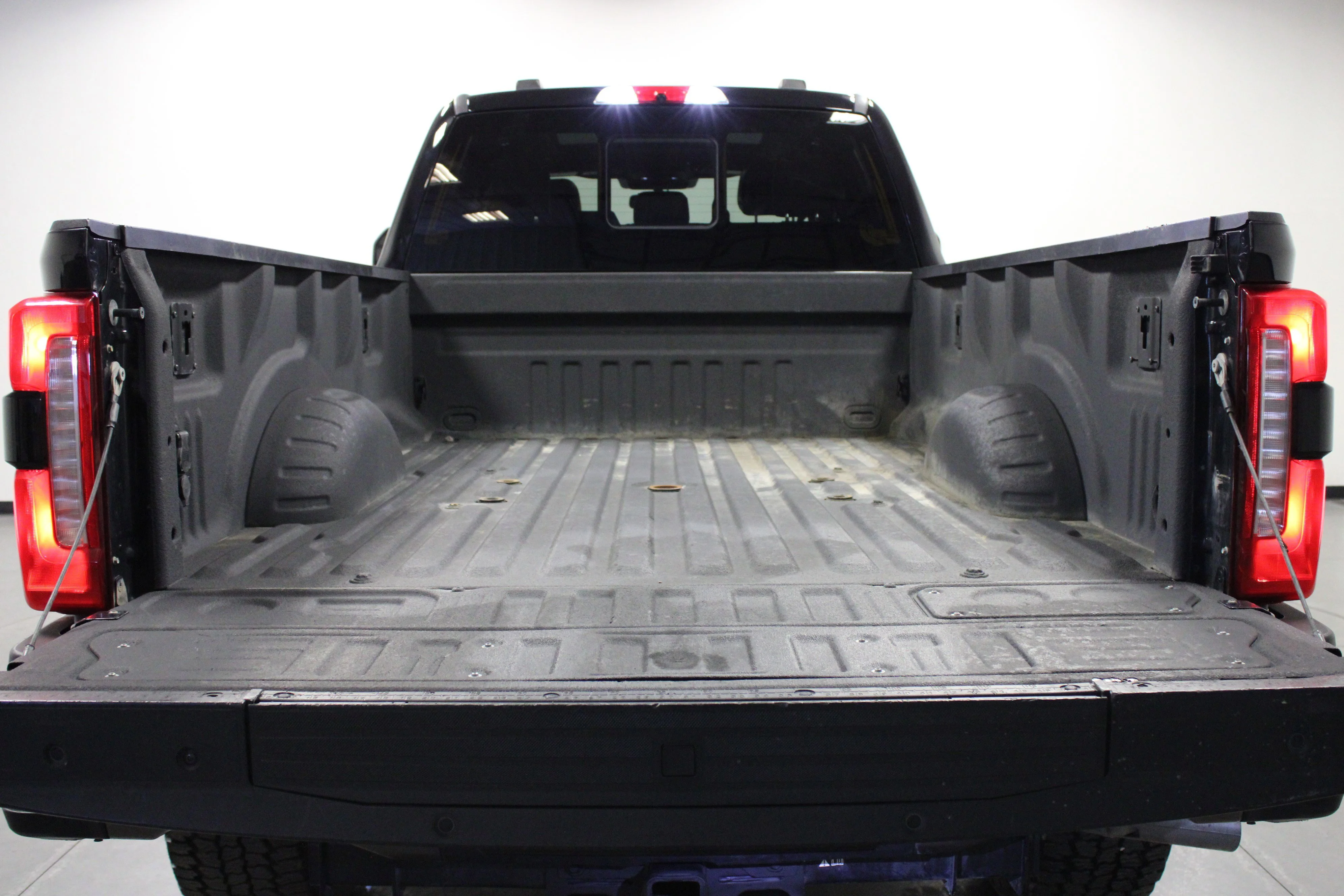 Used 2023 Agate Black Metallic Ford King Ranch image 14