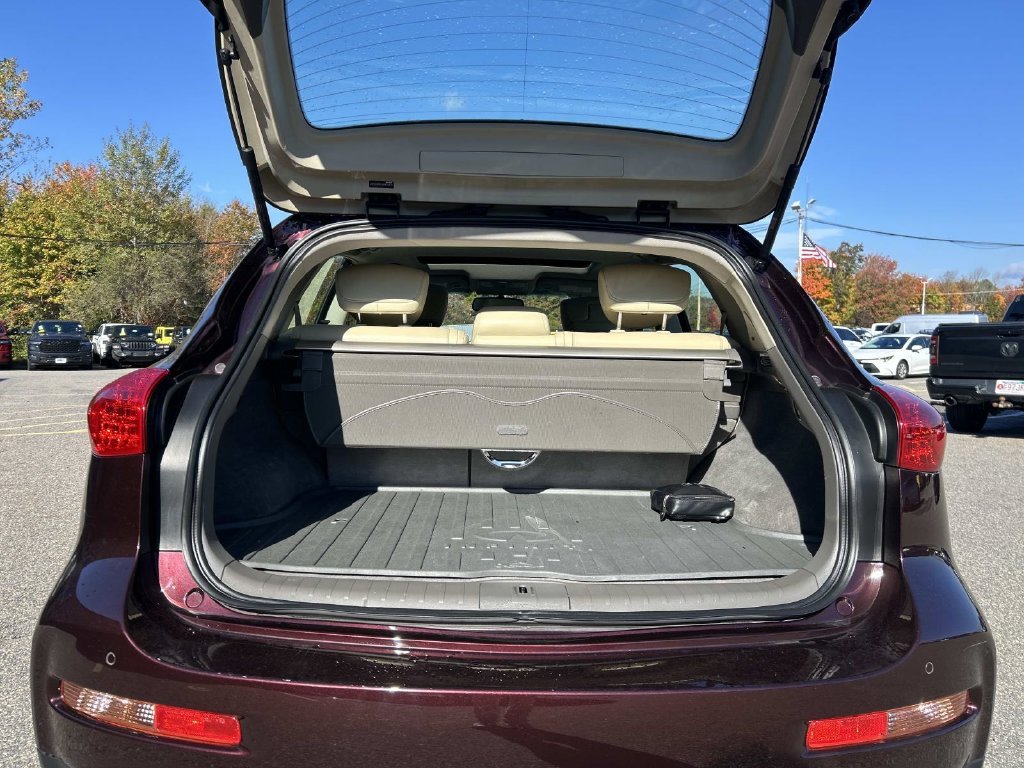 Used 2017 Black INFINITI Base image 11