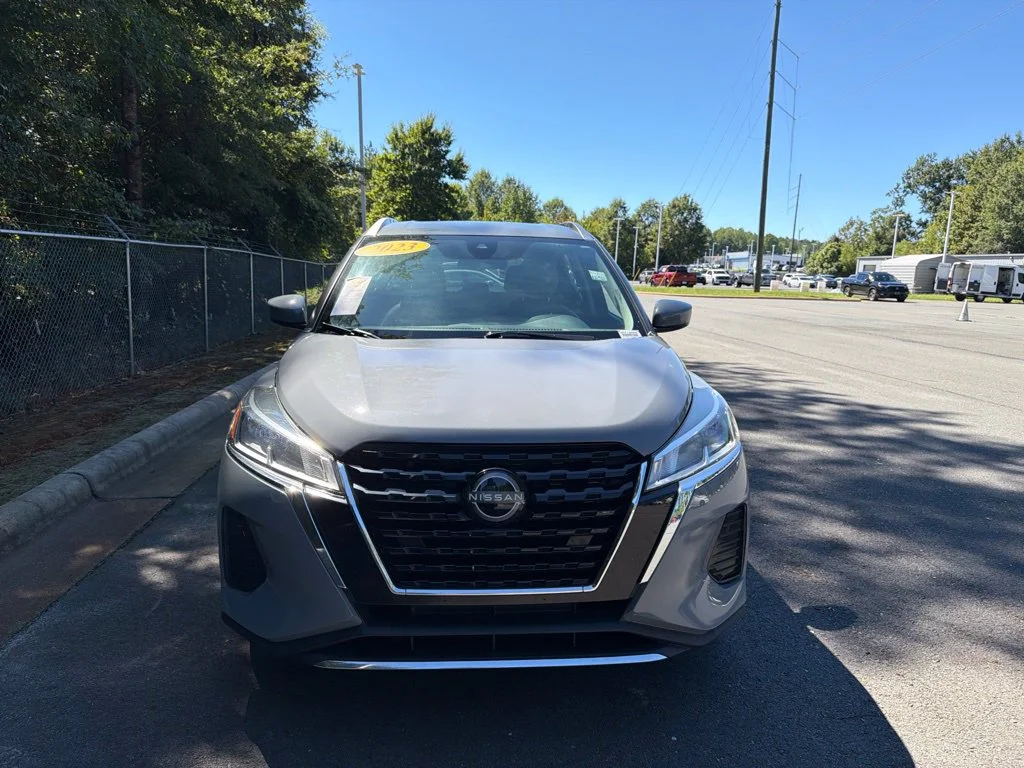 Used 2023 Gray Nissan SV image 3