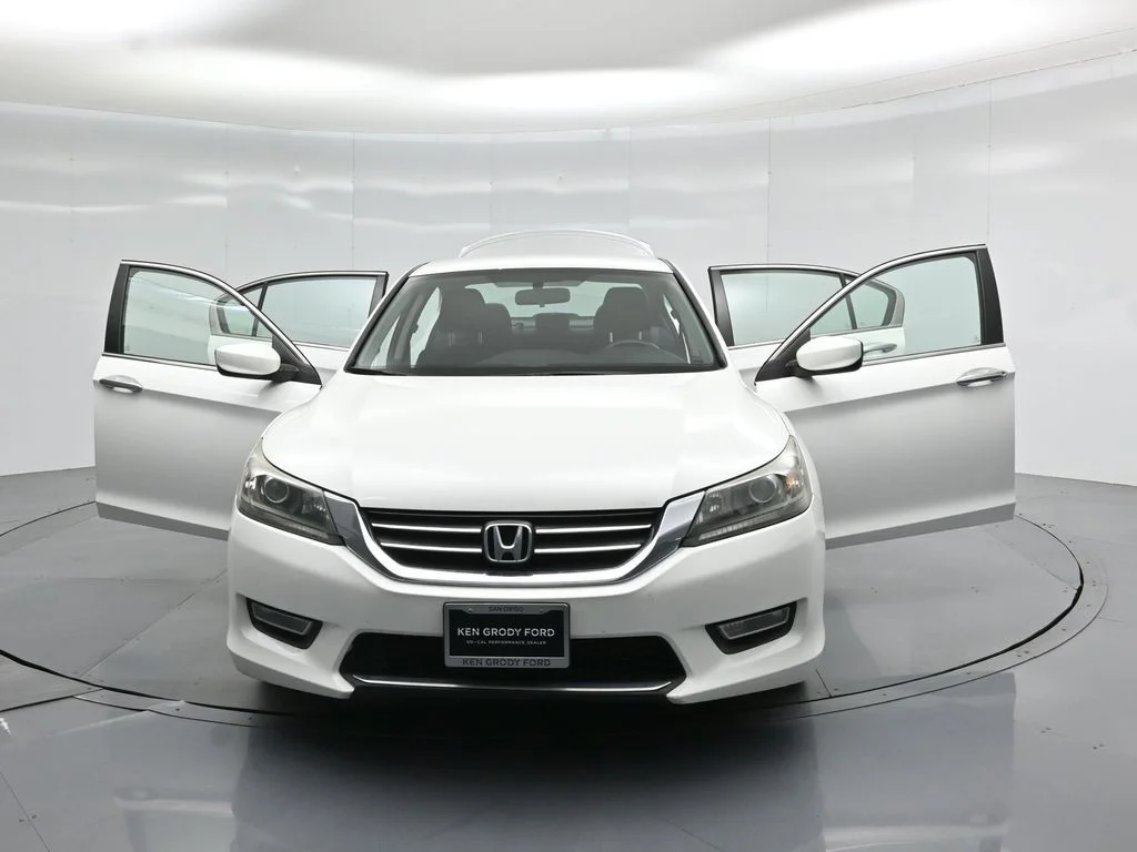 Used 2013  Honda Sport image 26