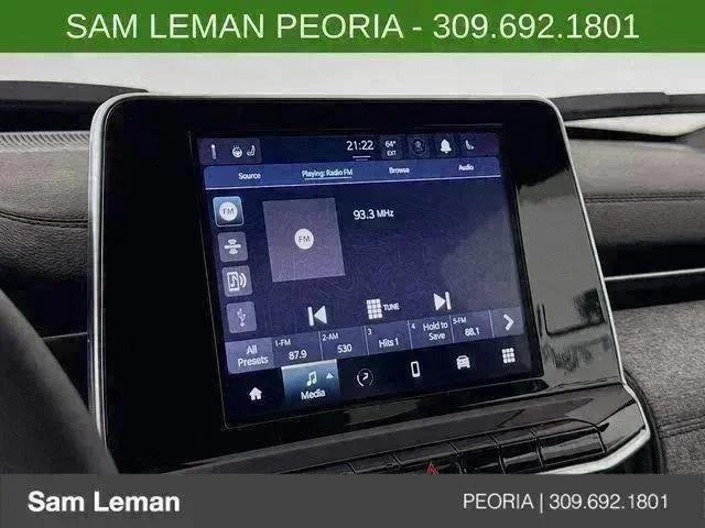 New 2026 Diamond Black Crystal Pearlcoat Jeep Latitude image 14