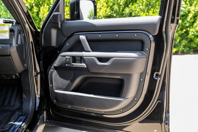 New 2026 Santorini Black Metallic Land Rover V8 image 56