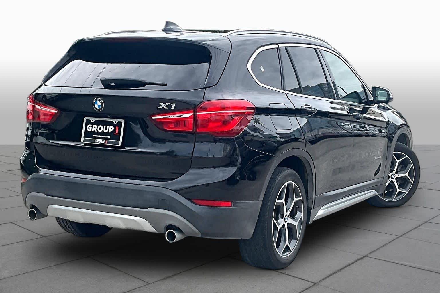 Used 2018 Black Sapphire Metallic BMW sDrive28i image 12
