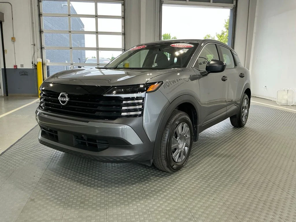 Certified Used 2025 Gun Metallic Nissan S image 2