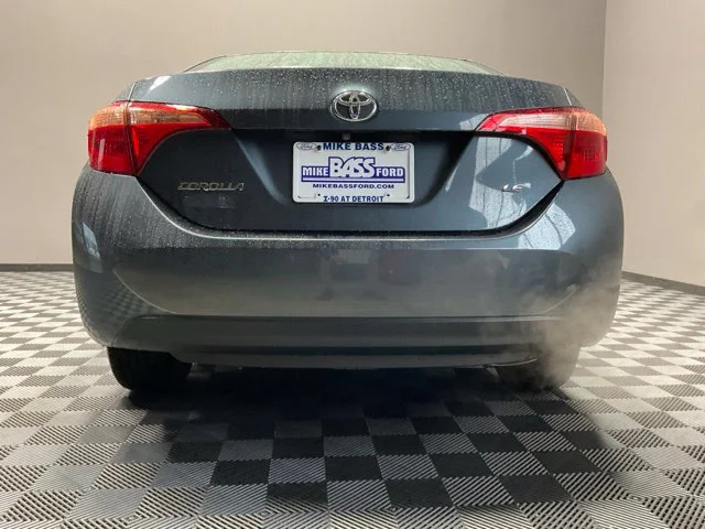 Used 2018 Gray Toyota LE image 10