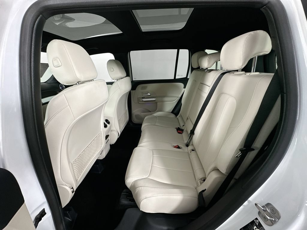 New 2026 Polar White Mercedes-Benz GLB 250 image 54