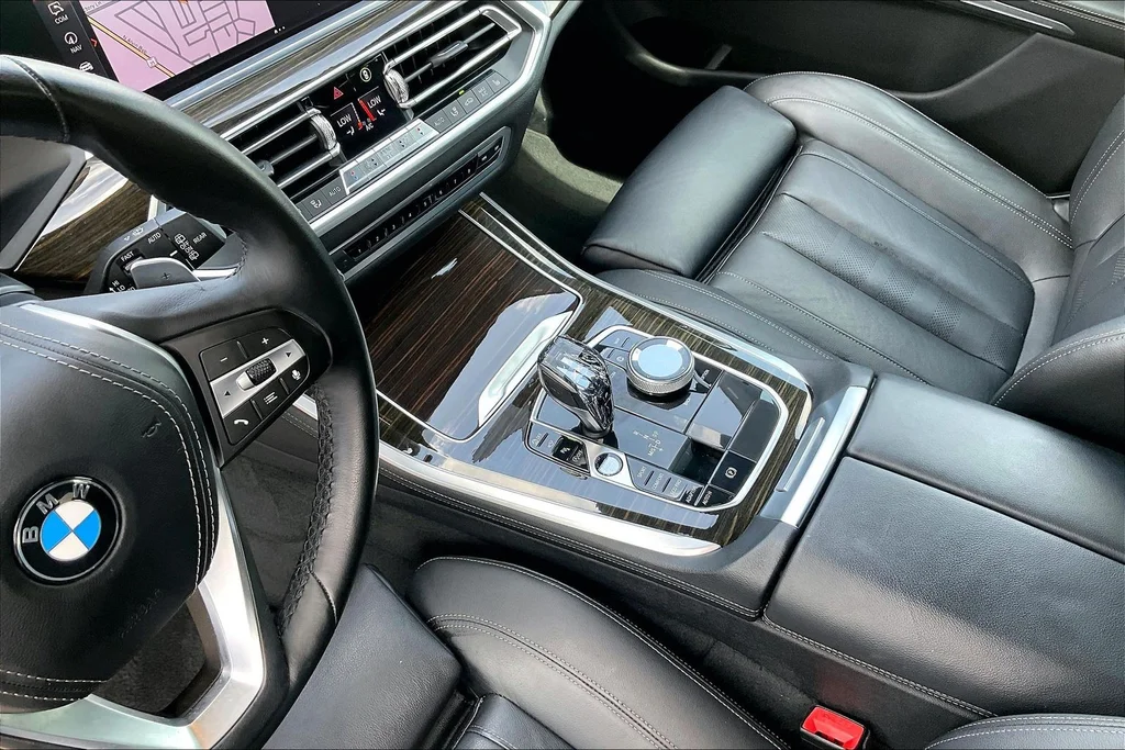 Used 2020 Black BMW sDrive40i image 20