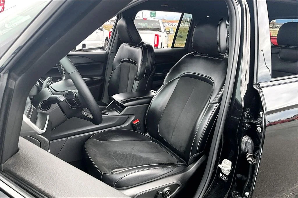 Used 2024 Black Jeep Altitude image 25