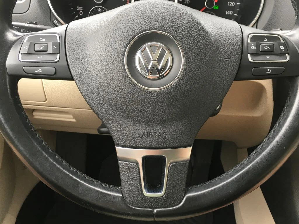 Used 2013  Volkswagen 2.0L TDI image 14