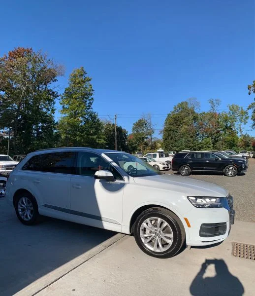 Used 2019 White Audi 55 TFSI Premium Plus Sport Utility 4D image 16