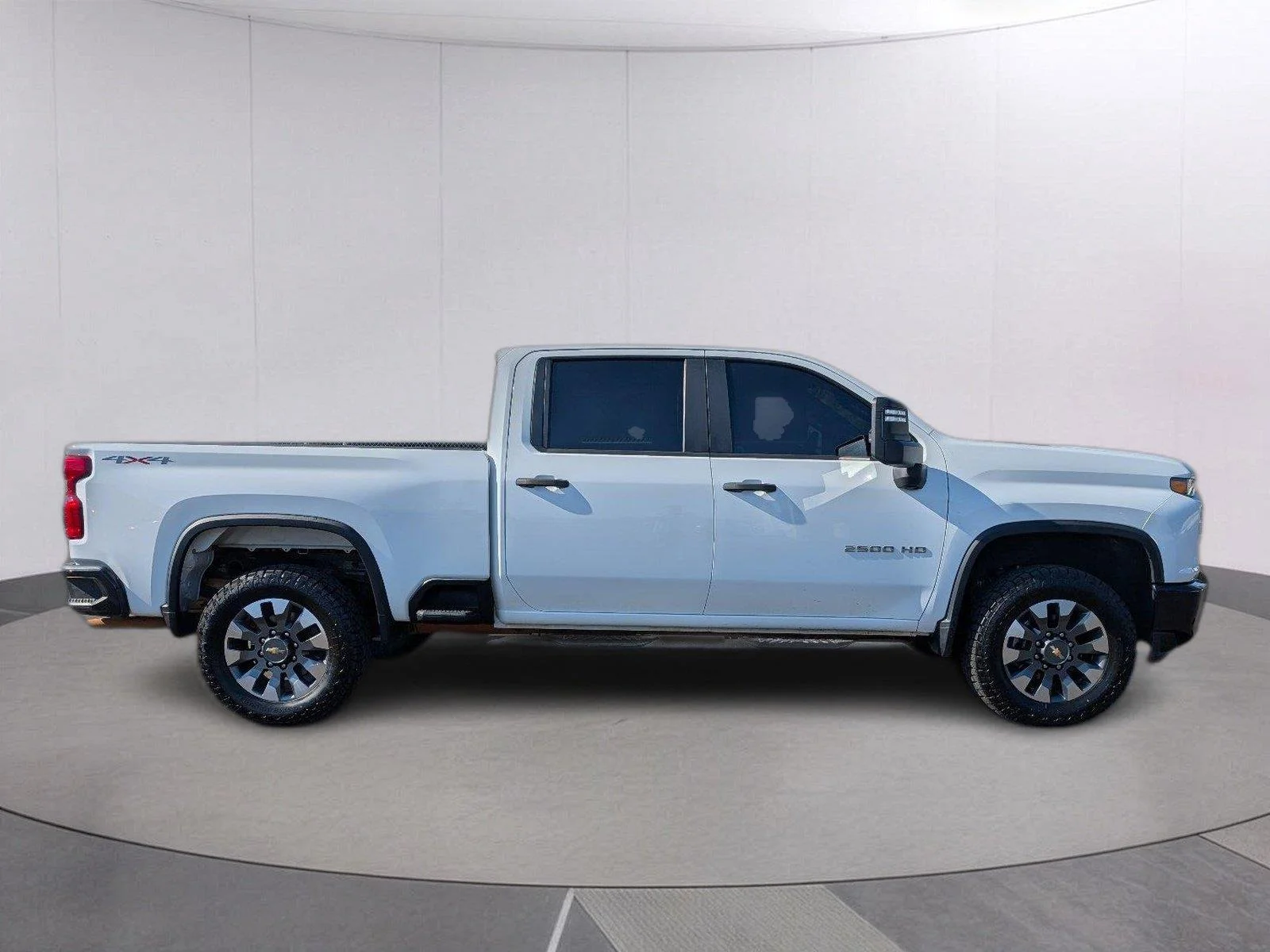 Used 2021 SUMMIT WHITE Chevrolet Custom image 8