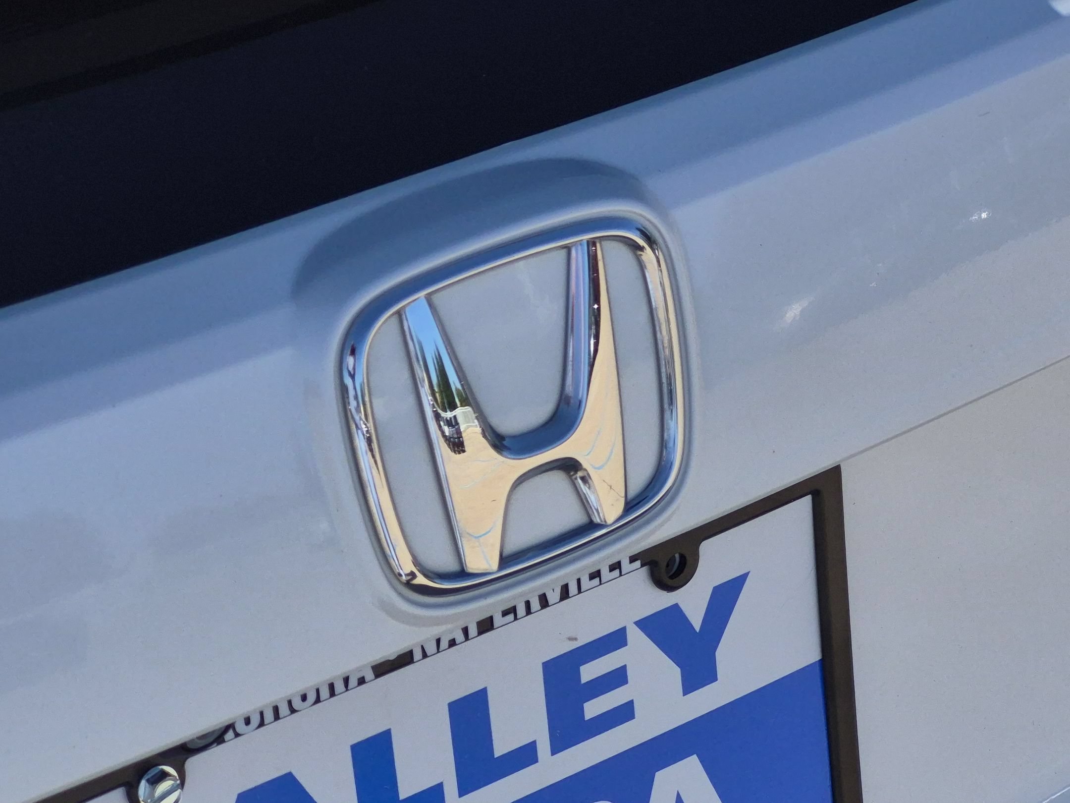 Used 2017 White Orchid Pearl Honda LX Hatchback image 23