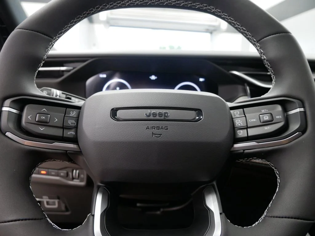 New 2026 Diamond Black Crystal Pearlcoat Jeep Limited image 21