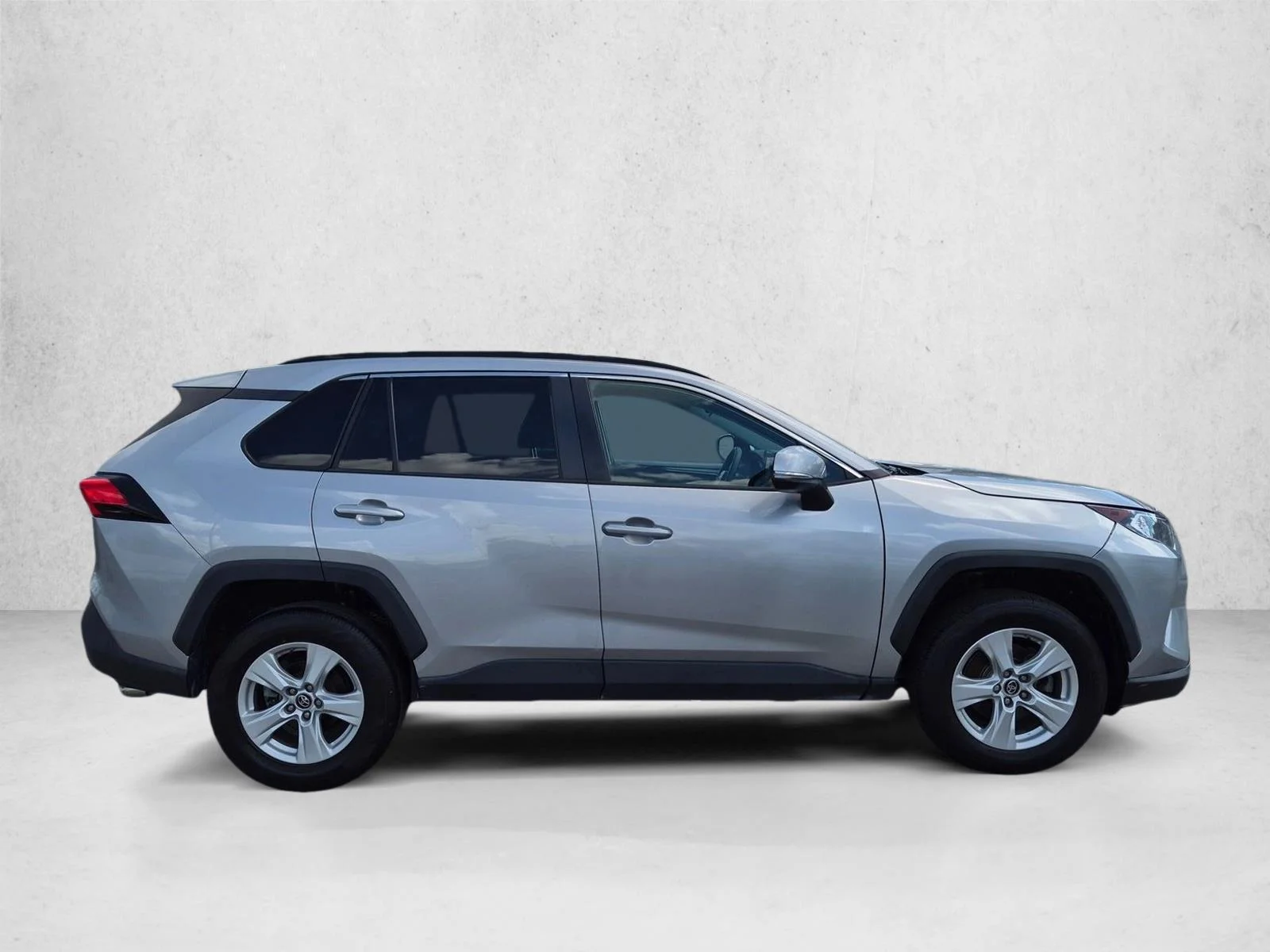 Used 2019 Silver Sky Metallic Toyota XLE image 4