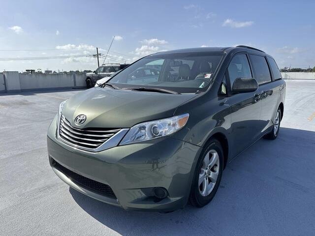 Used 2014 Cypress Pearl Toyota LE image 17
