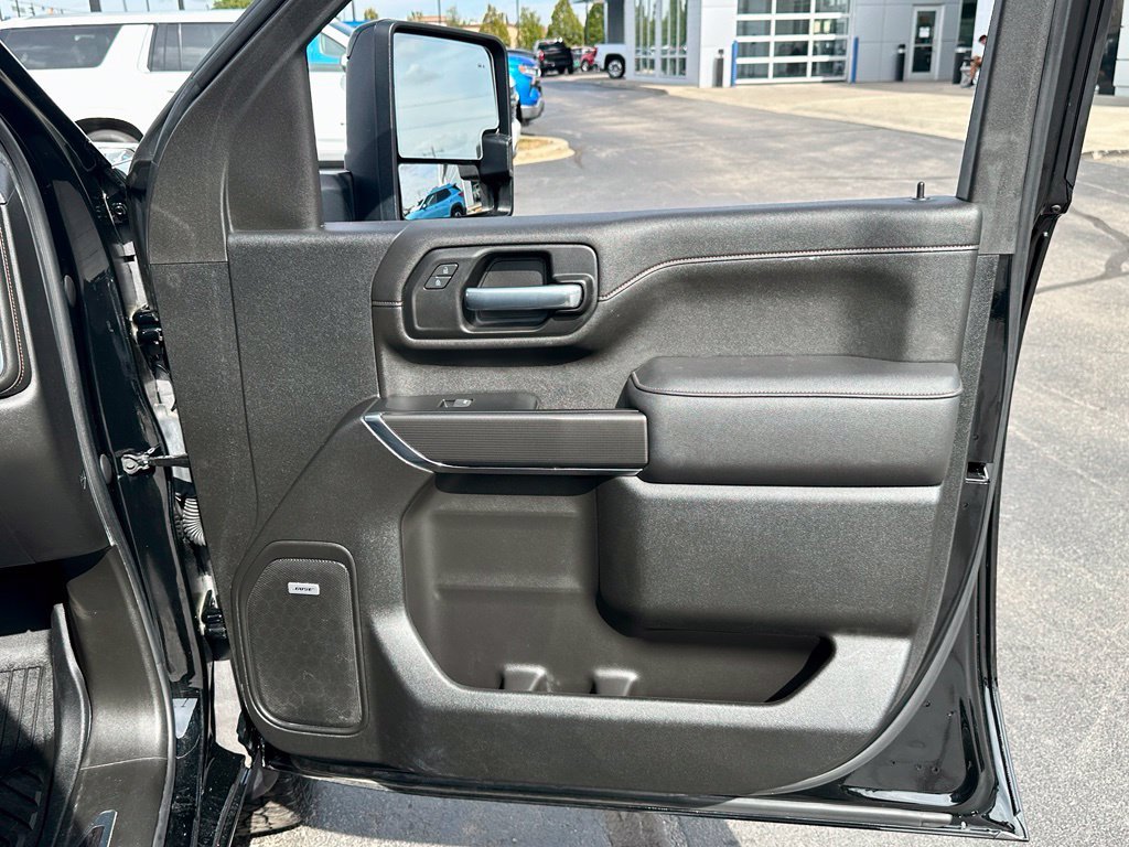Used 2022 Black GMC AT4 image 25