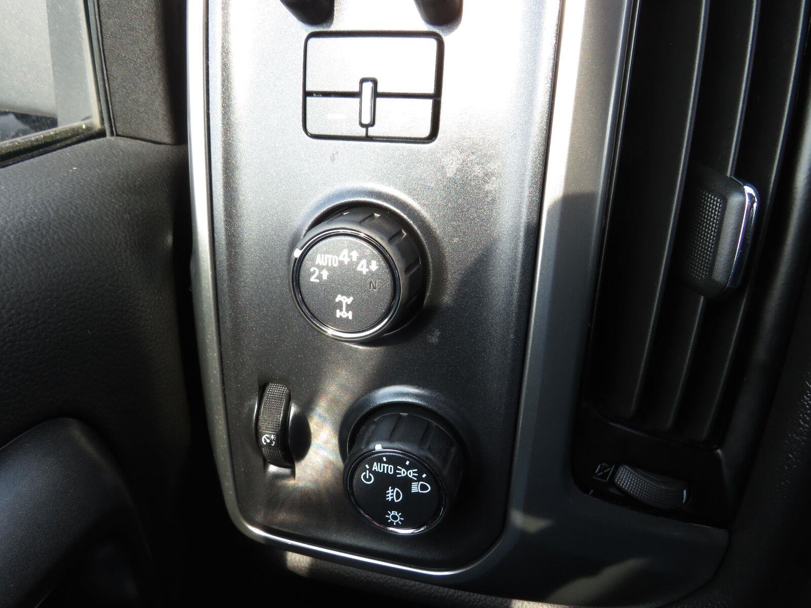 Used 2019 Silver Ice Metallic Chevrolet LT image 32