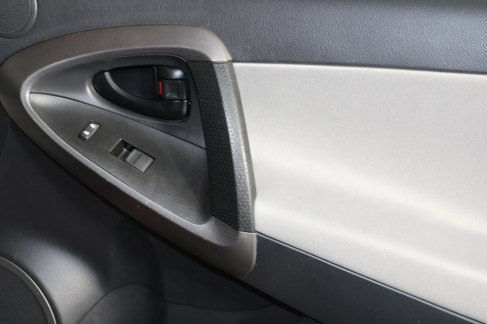 Used 2012 Red Toyota Base image 27