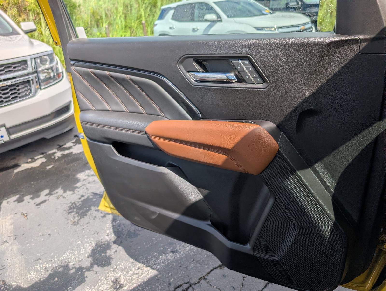 Used 2023 Solar Flare Metallic GMC 4WD AT4 image 10