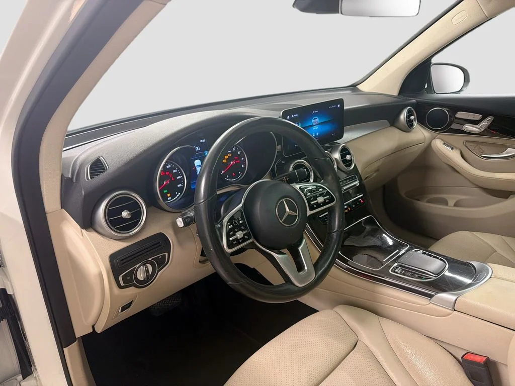 Used 2022 White Mercedes-Benz GLC 300 image 4