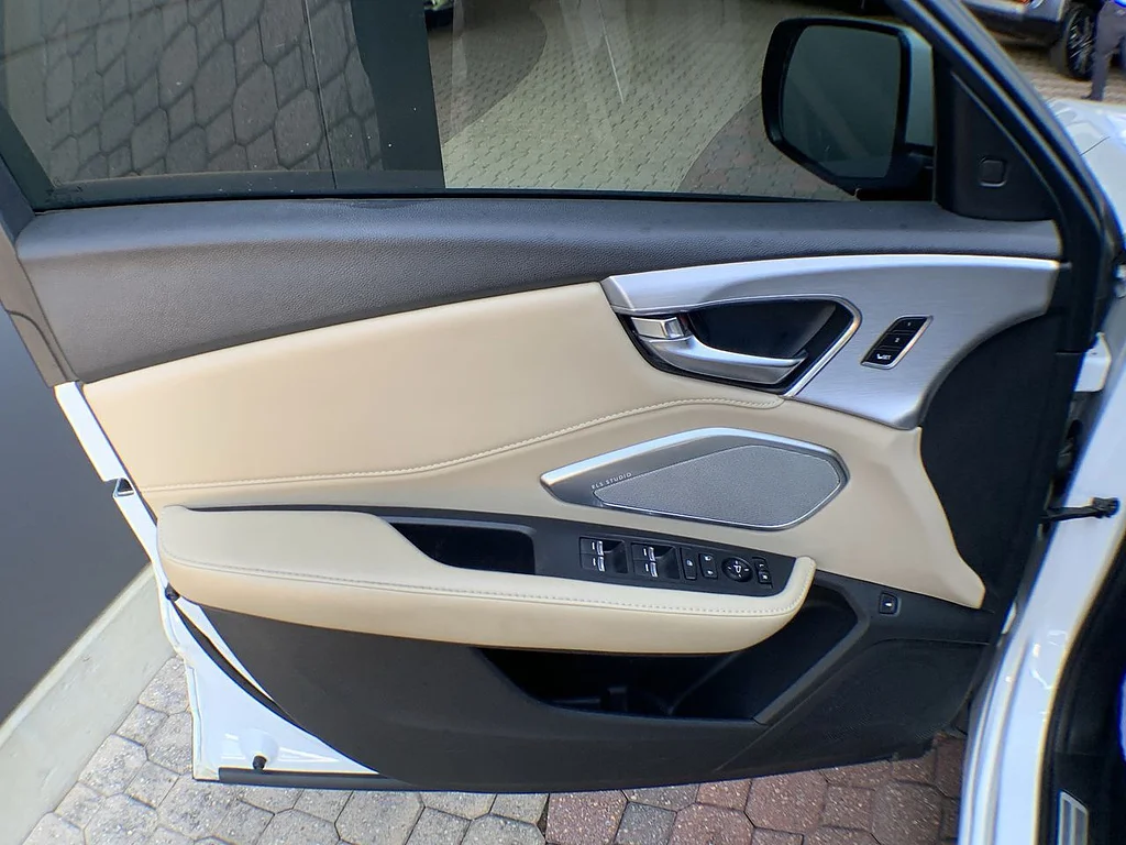 Used 2021 PLAT WHT/EBONY Acura w/Technology Package image 13