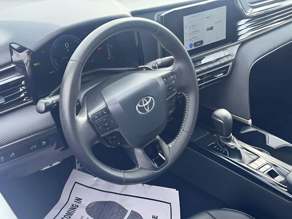 Used 2025 Ice Cap Toyota SE image 13