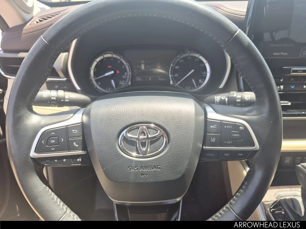 Used 2022 Gold Toyota Limited image 24