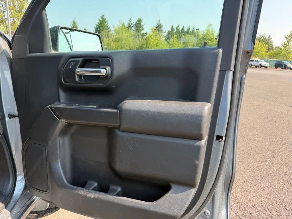 Used 2022 Satin Steel Metallic Chevrolet Custom image 23