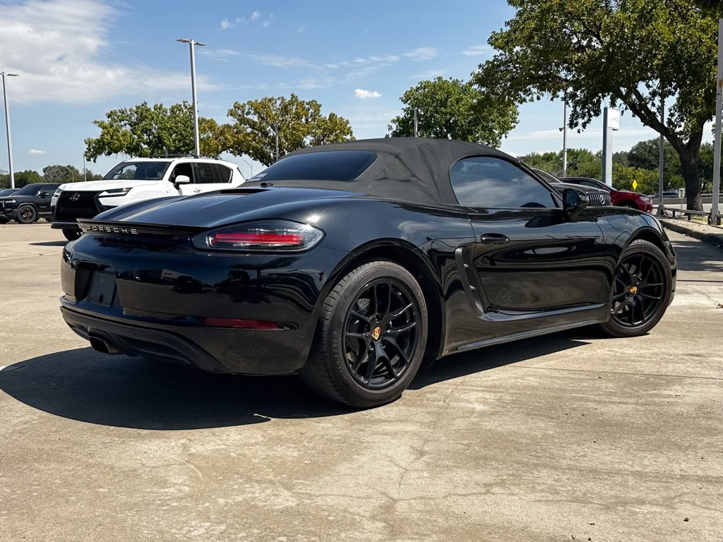 Used 2017  Porsche Base image 5