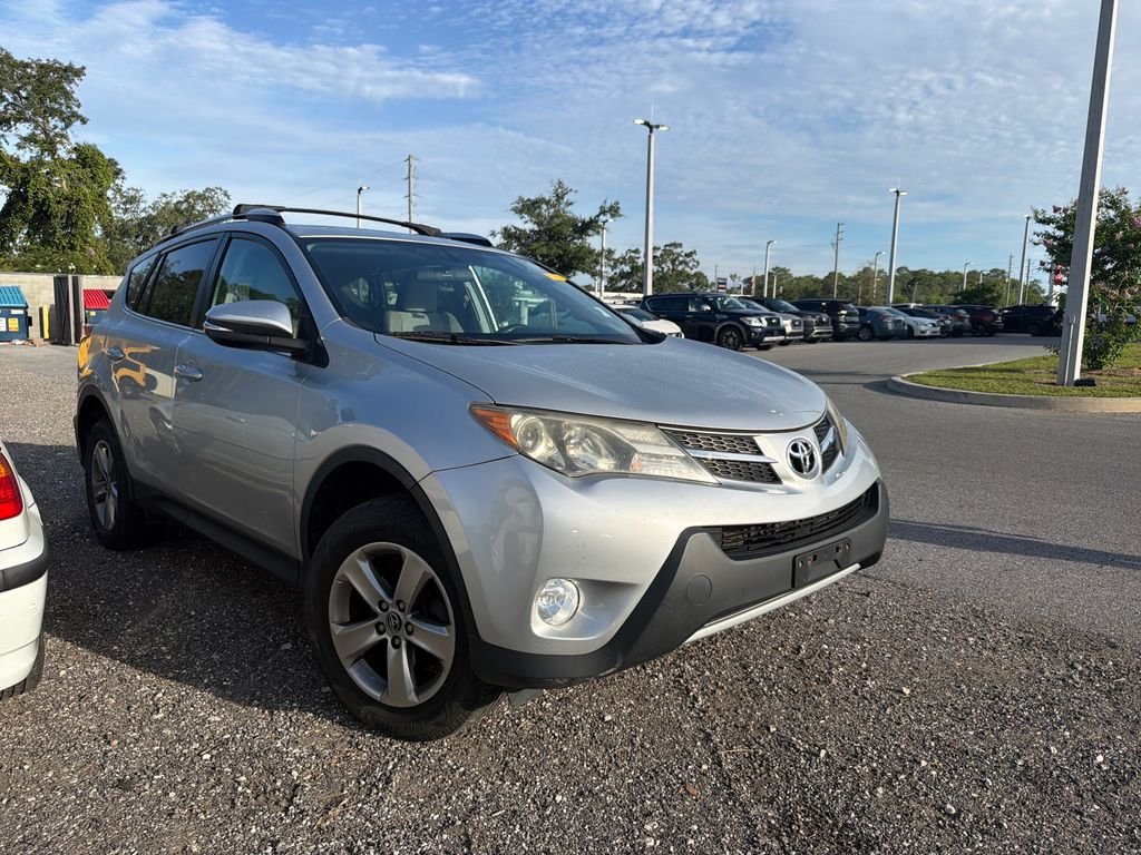 Used 2015 Silver Toyota XLE image 3