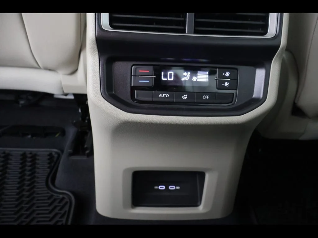 2026 Volkswagen Atlas SE - Photo 11