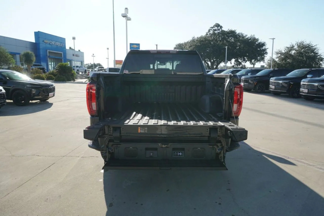 2026 GMC Sierra 1500 AT4X - Photo 9