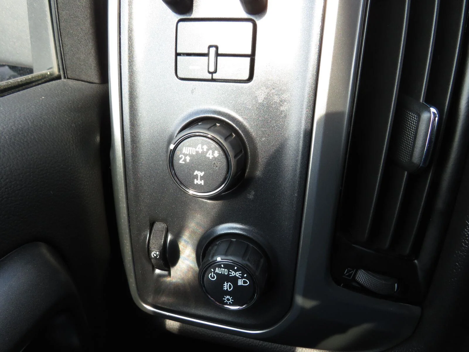 Used 2019 SILVER ICE METALLIC Chevrolet LT image 32