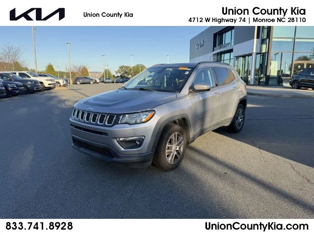 Used 2018 Silver Jeep Latitude image 1