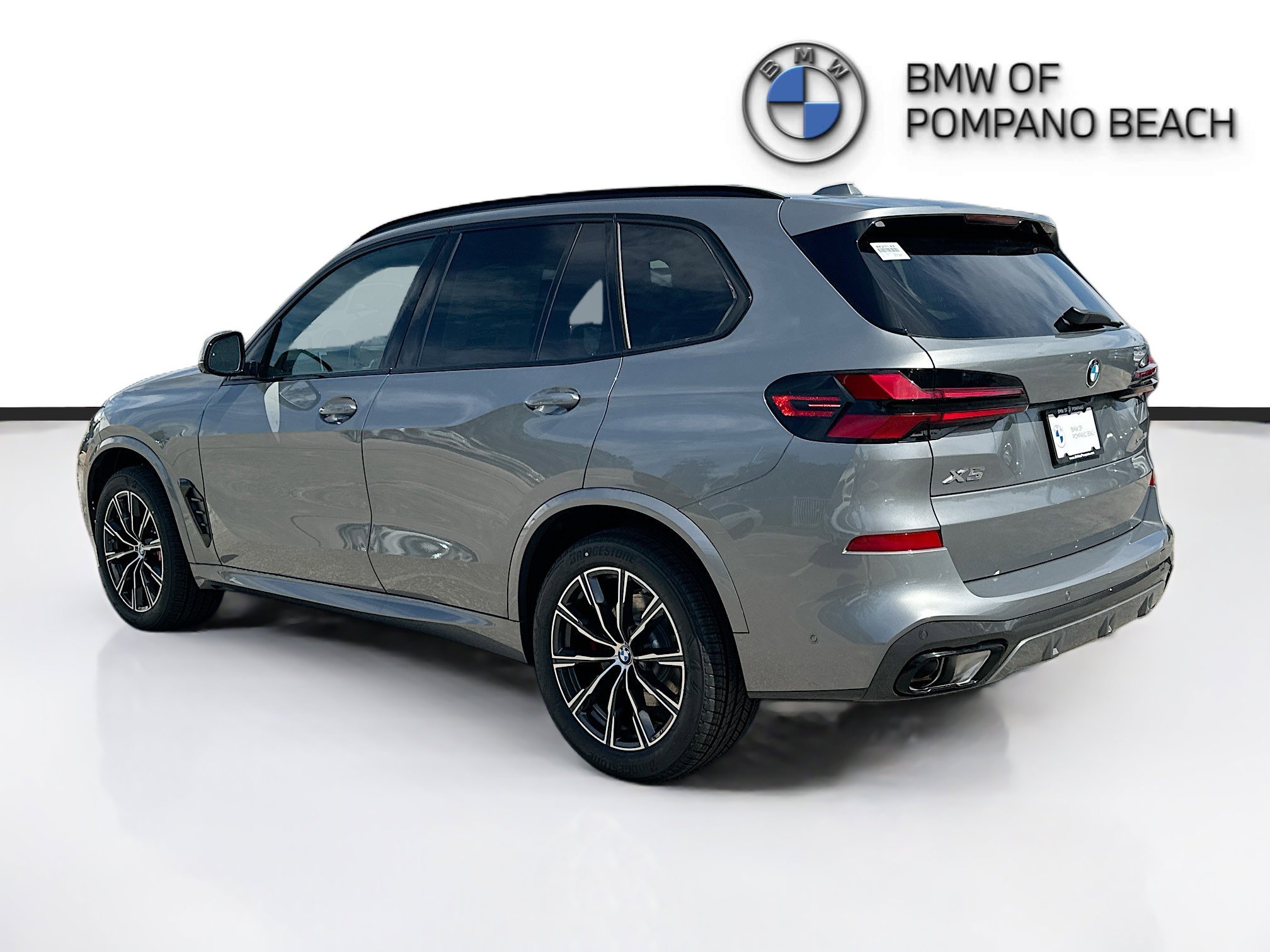 New 2026 Skyscraper Grey Metallic BMW sDrive40i image 4