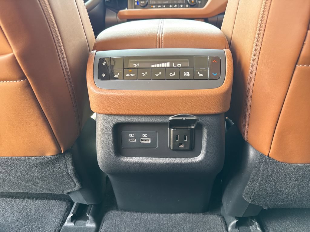 2025 Nissan Pathfinder Platinum - Photo 35