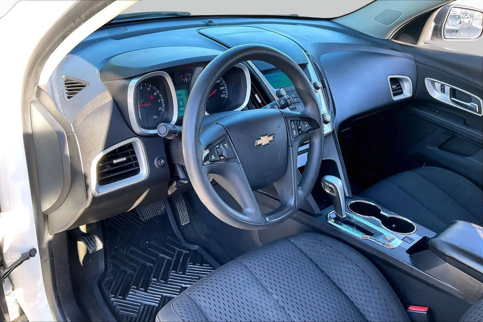 Used 2014 Summit White Chevrolet LS image 17
