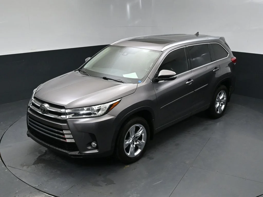 Used 2018 Gray Toyota Limited image 14