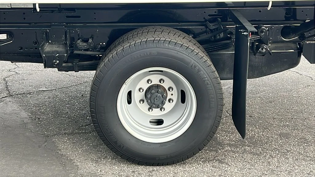 2025 Ford F-350 Super Duty Chassis Cab XLT - Photo 7